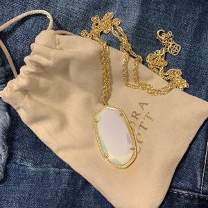 Kendra Scott Iridescent necklace
